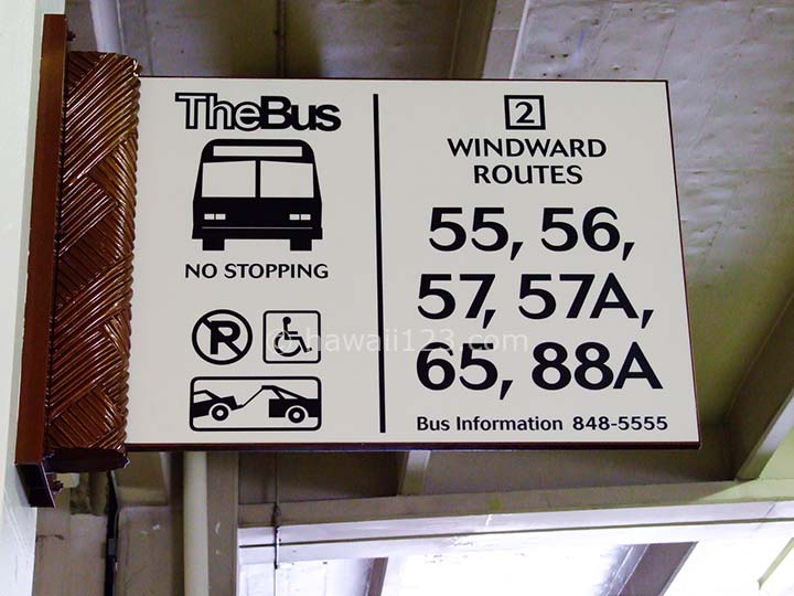 ウインドワード方面バス乗り場のサイン