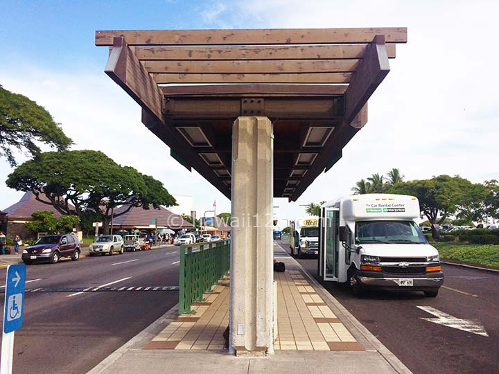 ハワイ島コナ空港のレンタカーシャトル乗り場