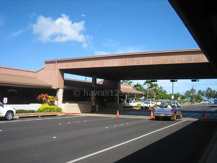 カウアイ島リフエ空港のターミナル前の横断歩道