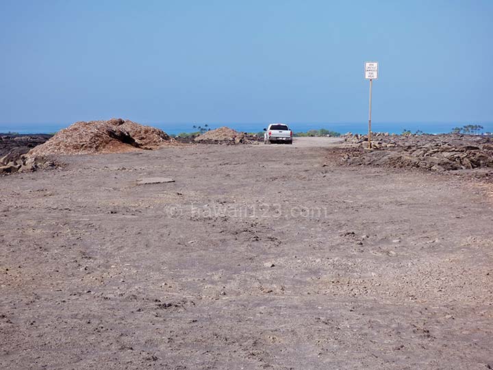 ハワイ島ケカハカイビーチパークへのダート道路