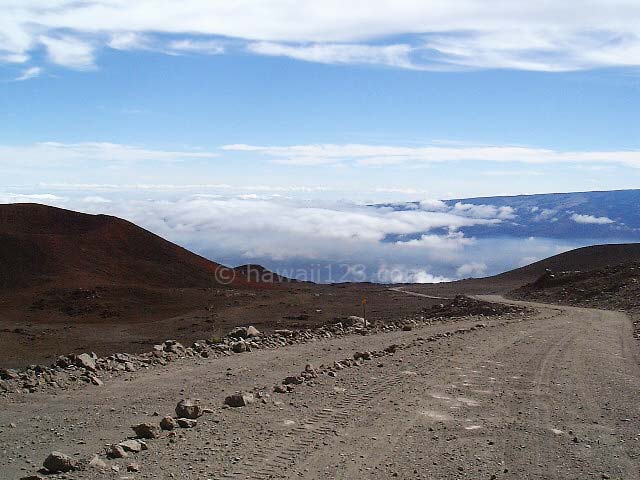 ハワイ島マウナケア山頂へのダート道路