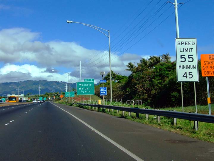ハワイのフリーウェイの速度標識