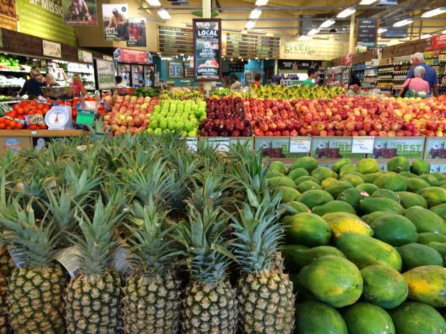 ハワイのスーパーマーケットの果物売り場