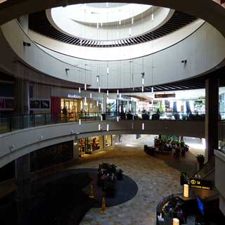 オアフ島のショッピングセンター インターナショナルマーケットプレイス