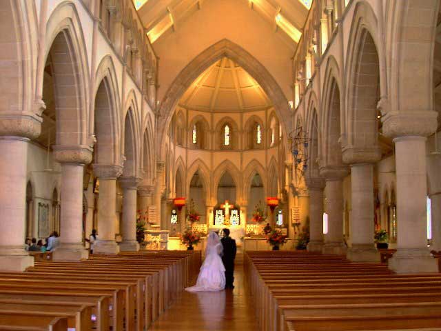 ハワイの教会での結婚式風景