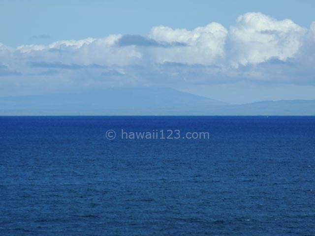 ハロナ潮吹き岩展望台から見えるモロカイ島