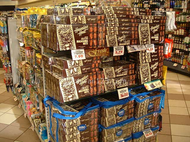 ABCストアで売られているマカデミアナッツチョコレート