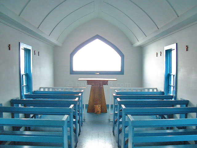 コナ セントピータース教会の内部