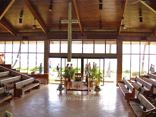キャルバリーバイザシー教会の内部